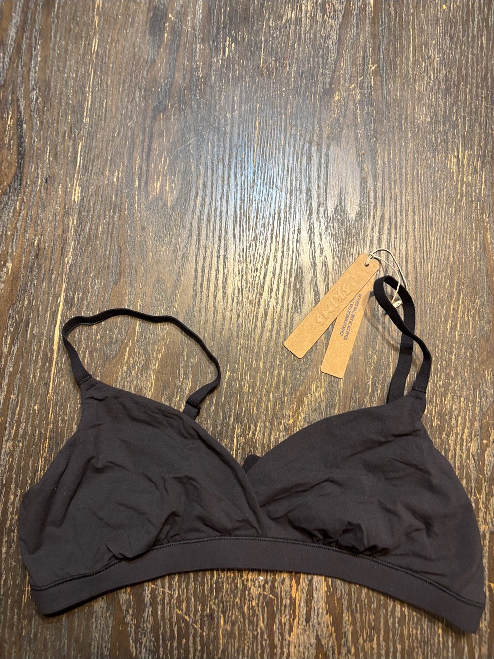 SKIMS Fits everybody crossover triangle medium NWT Black Soft-Cup Bralette